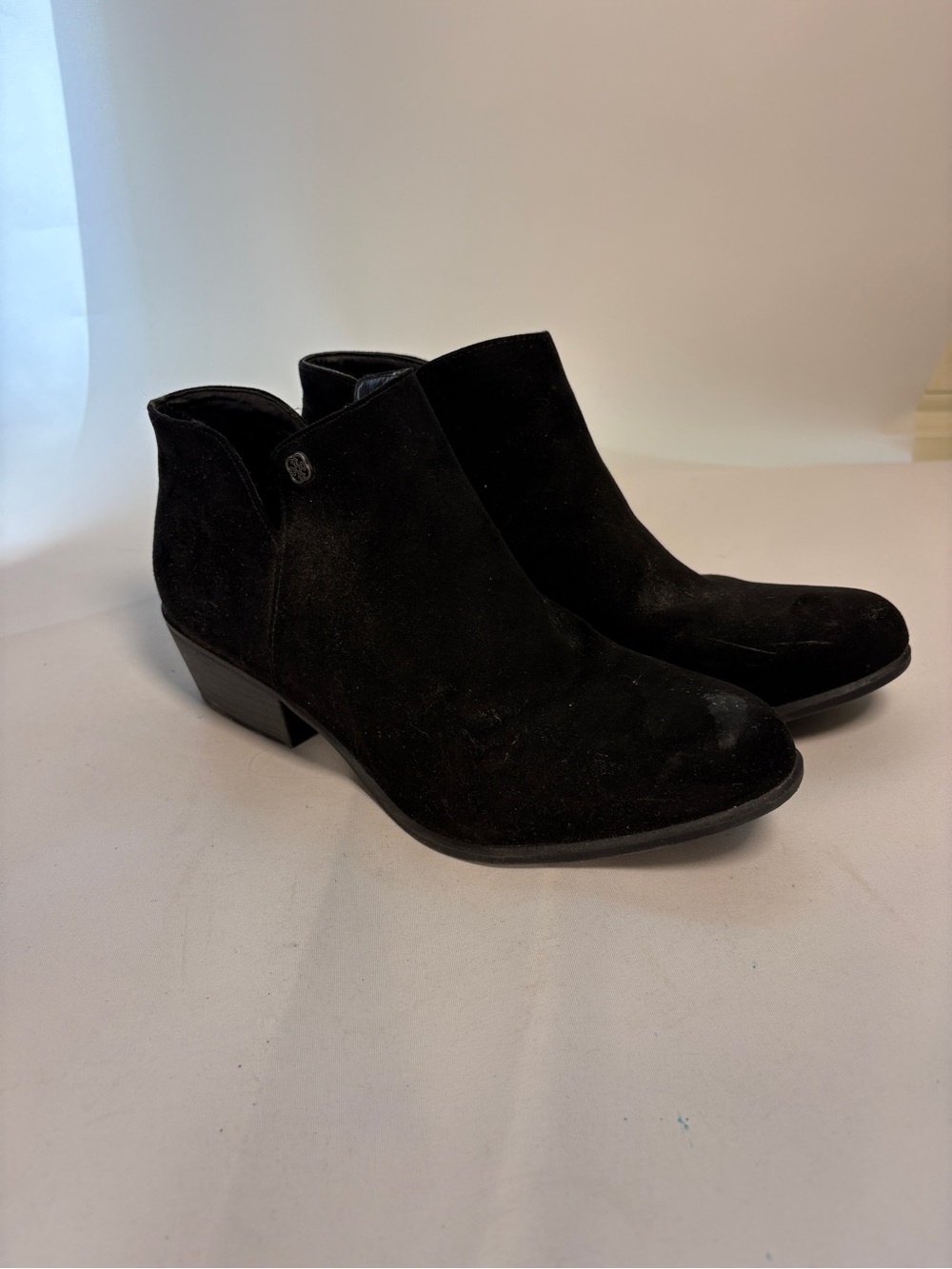 Daisy Fuentes Black Suede Ankle Booties